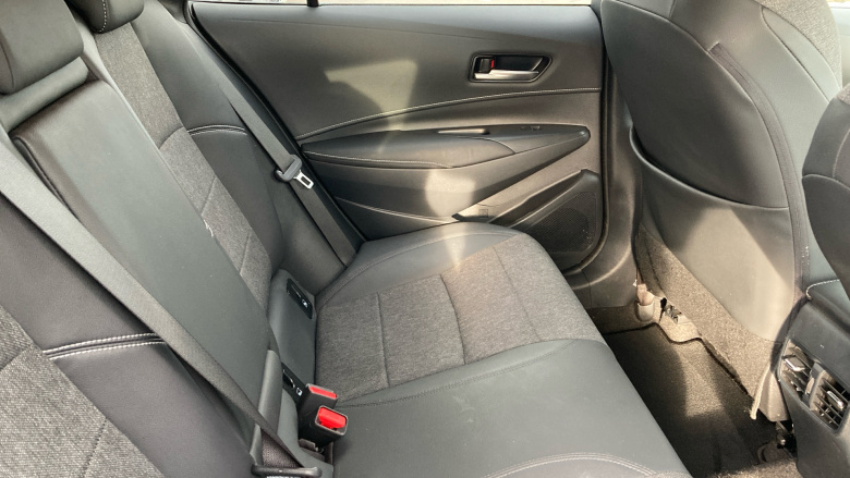 Toyota Corolla 2.0 VVT-i Hybrid Design 5dr CVT Hybrid Estate